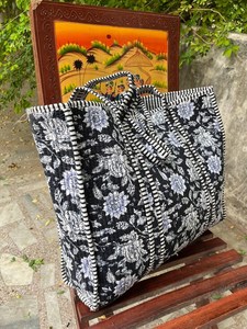 Bolsa de Transporte Acolchada de Algodón Resistente con Motivos Tradicionales de Impresión en Bloque, Bolsa de Tela con Impresión en Bloque Hecha a Mano - Product Image 2