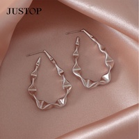 JUSTOP Nouveau modèle de boucles d'oreilles Huggie tendance en acier inoxydable, au design unique, anti-ternissement, bijoux de mode avec fermoir massif et torsades creuses