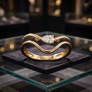 Anillo de compromiso de oro de 14K con moissanita talla pera, banda abierta y engaste de garra, regalo de joyería para mujer - Product Image 4
