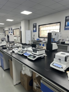 Analyseur d'humidité halogène de laboratoire, testeur d'humidité rapide et précis pour les aliments, le thé, les céréales et les produits agricoles - Product Image 2