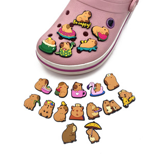 Lindos dibujos animados Capybara serie Croc zapatos intrigante flor zapato hebilla con interesantes <span class=keywords><strong>adornos</strong></span> y decoraciones de goma DIY - Product Image 4