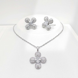 Ensemble collier et boucles d'oreilles de luxe en argent sterling 925 OEM, forme cœur géométrique, plaqué or, zircon, pour femmes. - Product Image 4