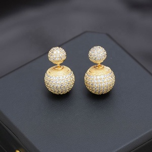 Boucles d'oreilles haut de gamme micro-incrustées de zirconium, tendance, luxe léger, géométriques, clous d'oreilles avant et arrière, design féminin, plaqué or, cadeau - Product Image 3