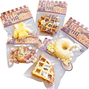 Jouet anti-stress en PVC souple et crémeux en forme d'ours, personnalisable, à presser, nouveauté en forme de donut pour filles - Product Image 2