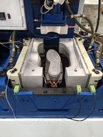 Machine à semelle caoutchouc vulcanisée, pour la fabrication de chaussures