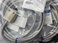 En stock Nouveau interrupteur de fin de course D4C-2332 2233 2250 2350 2433 Fiable Vendeur d'or Garantie d'un an