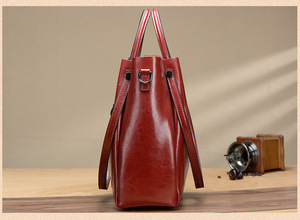 Sacs à main fourre-tout grande capacité pour femmes en cuir véritable ciré, sacs à bandoulière de luxe de créateur pour dames - Product Image 5