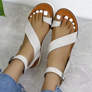 Großhandel große Damen Sommer flache Sandalen Trendy <span class=keywords><strong>Casual</strong></span> Toe New Fashion Outer <span class=keywords><strong>Wear</strong></span> Rutsch feste Gummi PVC PU - Product Image 2