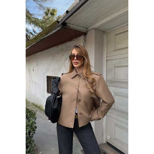 Chaqueta para Mujer Color Bronceado con Detalle de Botones - Product Image 2