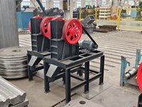 Petite machine de concassage primaire pour l'exploitation minière, concasseur à mâchoires mini électrique et diesel à double alimentation pour l'or et l'argent
