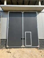 Porte coulissante industrielle robuste avec petite porte, panneau isolé de 75 mm, galvanisé, pour entrepôt et usine