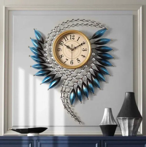 Ach Messing Attraktive Form Metall Wanduhr blaue Oberfläche dekorative Uhr mit römischen Ziffern für Heimdekoration
