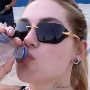 Gafas de Sol Personalizadas con Logotipo 2024, Montura de Aleación sin Aro, Protección UV400, Estilo Envolvente Y2K para Hombre y Mujer - Product Image 4