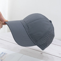 Casquette de baseball en nylon non structurée d'été avec trou découpé au laser imperméable, visière incurvée, perforée, style de chapeau de papa, motif imprimé