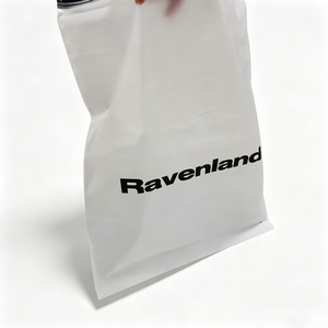 Sac de rangement réutilisable noir mat de luxe avec fermeture éclair et logo personnalisé pour vêtements de sport, jeans, chemises et sweats à capuche – Vente en gros - Product Image 2