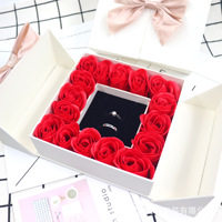 Coffret Cadeau Luxe 16 Roses Éternelles pour la Saint-Valentin et Anniversaires, avec Collier, Boucles d'Oreilles, Bracelet, en Carton Verni Magnétique