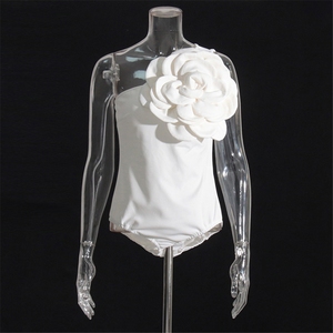 Nuevo Body Sexy Ajustado con Diseño Floral Calado, Asimétrico de un Solo Hombro, Liso, sin Mangas para Mujer - Product Image 4