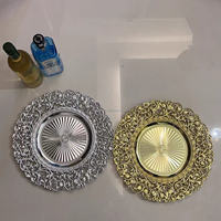 Assiettes de présentation rondes en or de 13 "avec bord évidé pour assiettes à dîner Chargeurs de plaques florales en plastique pour la décoration d'événements de fête de mariage