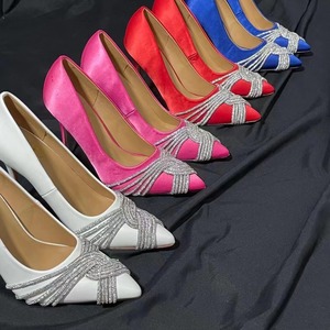 Chaussures à talons hauts en satin de luxe pour femmes, avec cristaux, bout pointu fin, tendance mode été, plusieurs couleurs, fabrication directe OEM - Product Image 4