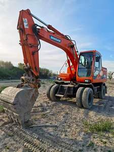 Excavatrice sur roues mobile Doosan DH150W à faible consommation de carburant, forte force de creusement, pour projets de canalisations urbaines - Product Image 1