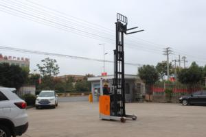 Mini Montacargas Chino Económico con Batería de Plomo-Ácido, Elevación Alta de 6 m, Tipo Sentado, Montacargas Eléctrico Retráctil - Product Image 5