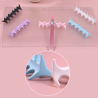 Nouvel outil de manucure 2 en 1 : séparateur d'orteils en silicone en forme d'arête de poisson et support pour stylo à ongles