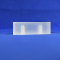 Plaque de quartz avec trous filetés internes, pureté SiO2 99,99 %, résistante aux hautes températures, sur mesure pour équipement de laboratoire et semi-conducteurs
