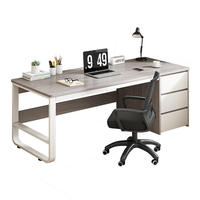 Bureau d'ordinateur de style moderne avec chaise pour bureau à domicile ou chambre d'étudiant, espace d'écriture