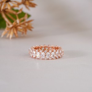 Anillo de Lujo Chapado en Oro Rosa con Doble Hilera de Cristales de Corte Redondo para Mujer, Elegante Regalo de Joyería para Boda, Aniversario o Compromiso - Product Image 1