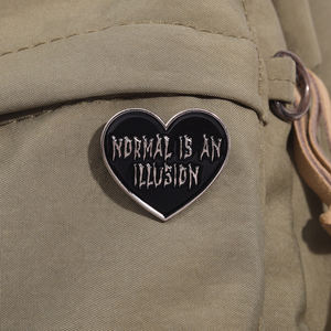 Брошь с эмалью в виде сердца - Product Image 3