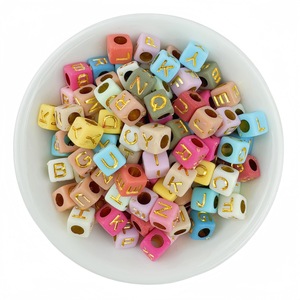 ลูกปัดตัวอักษรสีทองขนาด 6x6 มม. ลูกบาศก์หลากสีอะคริลิคสำหรับทำสร้อยข้อมือ สร้อยคอ เครื่องประดับ ขายส่งจำนวนมาก - Product Image 6