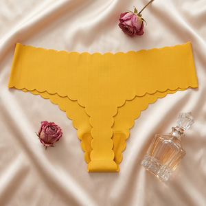 Culottes string côtelées sans couture pour femmes, bord ondulé festonné, couleur unie, taille basse, pour le sport et le yoga, vente en gros - Product Image 3