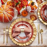 Assiettes de table rondes en plastique ondulées de 13 pouces pour banquet de fête baroque vintage pour réception de mariage