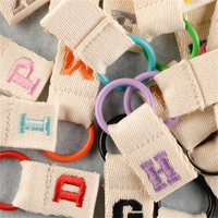 Nouveau porte-clés léger et tendance avec broderie de 26 lettres anglaises, pendentif DIY et cordon, aux couleurs pastel, pour sacs et bagages