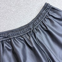 Shorts en cuir noir pour femme avec poche latérale, fermeture boutonnée, imperméables, coupe droite, pour le quotidien, décontracté, streetwear, voyage et loisirs