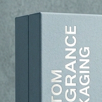 Boîte à parfum rigide de luxe personnalisée, style livre bleu magnétique, boîte fermée, présentation