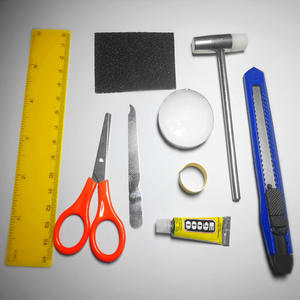 Juego de Herramientas para Construir una Cabaña, Modelo para Armar con Tijeras, Pinzas, Regla, Pegamento y Plástico - Product Image 3