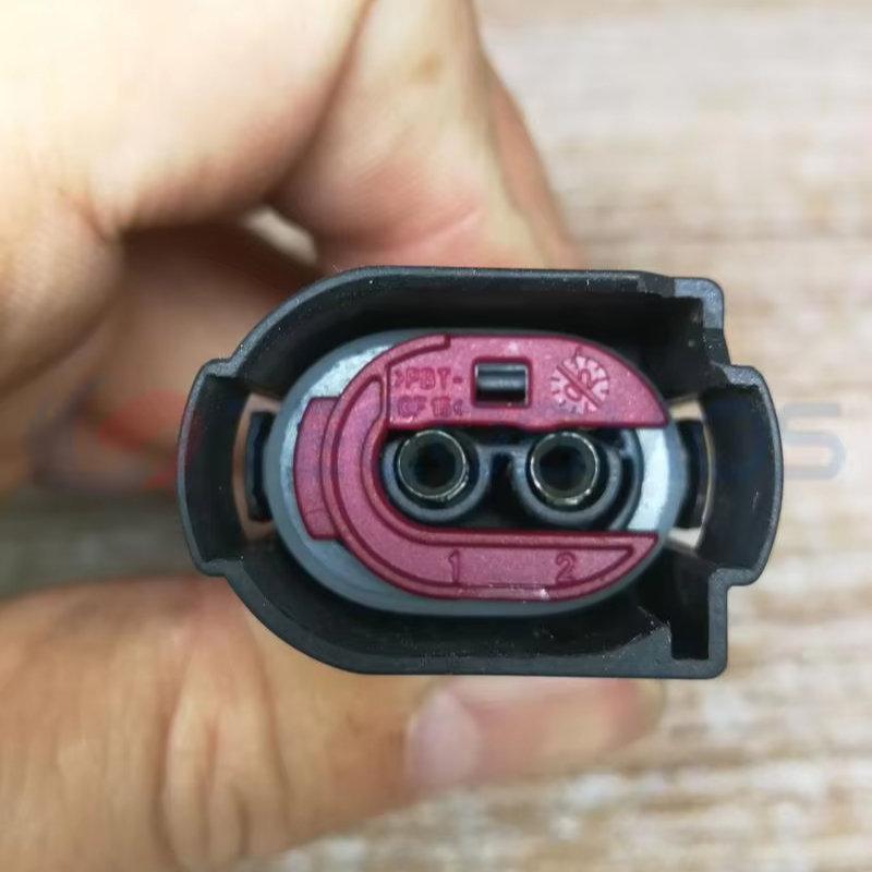 Car Connector for BMW Gasoline Pump Plug with 2 Pins CT2-0299M