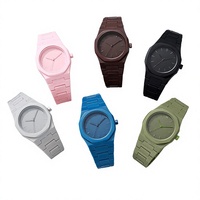 Montres à quartz unisexe 2025 pour hommes et femmes, style sport écologique, bracelet en plastique, vente en gros, luxe transfrontalier