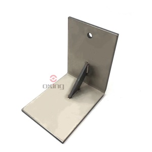 Les murs extérieurs en pierre robustes sont fixés avec de grands supports d'angle soudés en acier inoxydable - Product Image 3