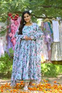 GEORGETTE PESADA CON 7 MTR FLAIR PARAGUERO VESTIDO TOTALMENTE COSTADO PARA MUJERES Y NIÑAS DEL FABRICANTE INDIO A PRECIO AL POR MAYOR - Product Image 3