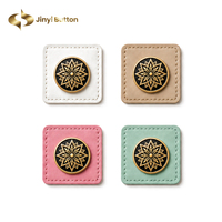 Étiquette en cuir cousue sur mesure avec logo de marque, design à points carrés, pour vêtements Abaya, fabriquée par Jinyi OEM ODM Leather Patch Factory