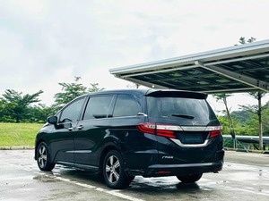 Honda Odyssey 2.4L Comfort Trim 7 Posti MPV Usata 2015 Facelift, Basso Chilometraggio, Guida a Sinistra per Africa e Medio Oriente - Product Image 2