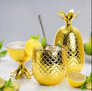 15オンスの金メッキプラスチックパイナップルタンブラー（ストロー付き） |   再利用可能なモスクワミュールカップ（パーティー＆イベント用） - Product Image 1