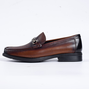 Mocassins en cuir véritable pour hommes, bout rond, à enfiler, respirants, chaussures décontractées d'été avec décoration à boucle - Product Image 4