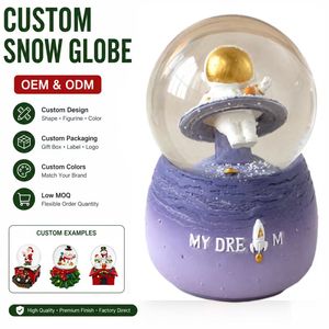 Globo di Neve Personalizzato con Astronauta e Casco Dorato, Astronauta su UFO e Base Razzo Viola '<span class=keywords><strong>My</strong></span> <span class=keywords><strong>Dream</strong></span>' per Decorazione Camera dei Bambini, Regalo - Product Image 1