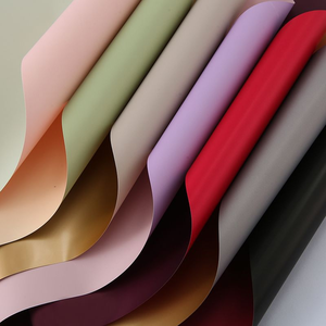 Vente en gros Nouveau design 20 feuilles/sac 58*58cm Papier de <span class=keywords><strong>fleuriste</strong></span> étanche Bord doré <span class=keywords><strong>Film</strong></span> d'emballage en <span class=keywords><strong>plastique</strong></span> pour fleurs - Product Image 5