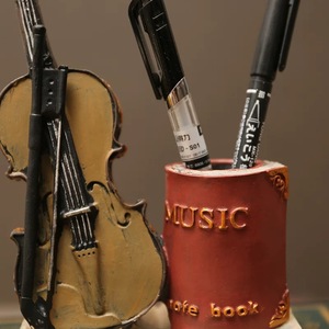 Contenitore di penne in resina Vintage personalizzato all'ingrosso Design unico da scrivania portamatite modello statuetta di violino sassofono stile carino - Product Image 5