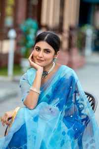 Sarees en organza imprimés numériques avec collection légère de travail manuel pour les fêtes toute fonction - Product Image 5