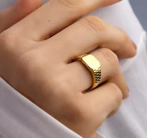 Bague de fiançailles carrée en acier inoxydable plaqué or 18 carats pour femme, gravée sur mesure, modèle <span class=keywords><strong>Atila</strong></span>, bijoux tendance en gros - Product Image 2